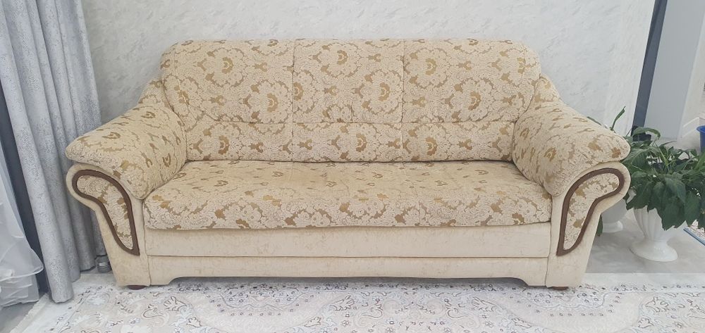 Продам диван с креслами