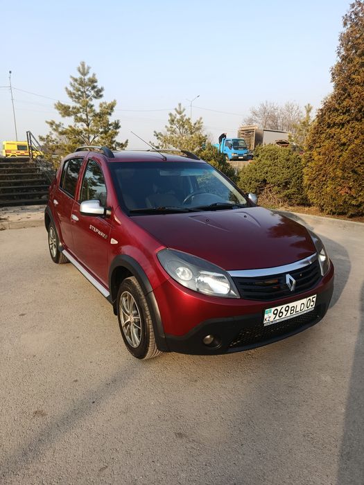 Продам RENAULT SANDERO Stepway 2014г
