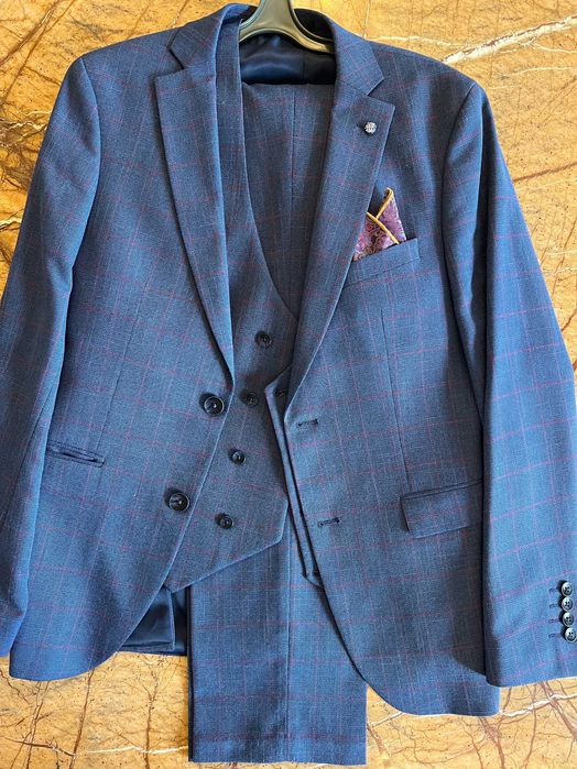 Мужской костюм тройка