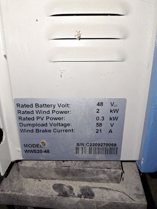 Regulator eoliana hibrid si cu panouri solare 2kw