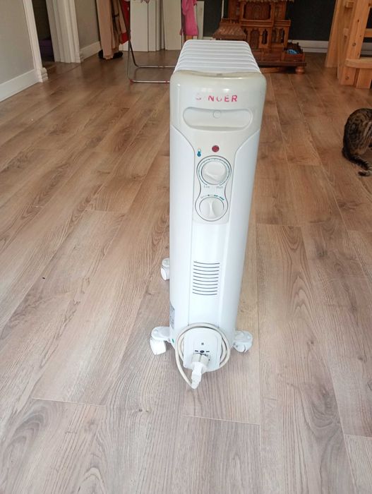 Vând calorifer electric 8 elemenți , 2 kw