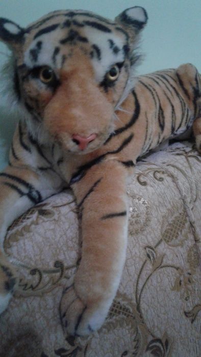 Продается сувенир- мягкая игрушка ТИГР .Новая.