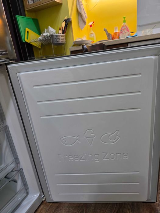 Хладилник с долен фризер