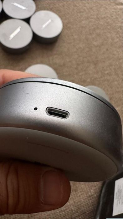 Vand dock Bose sleepbuds  pret 50 lei FIX