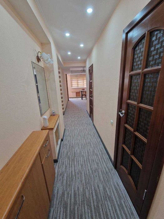 Продам кв-ру в Центре, метро Космонавтов, 70м²