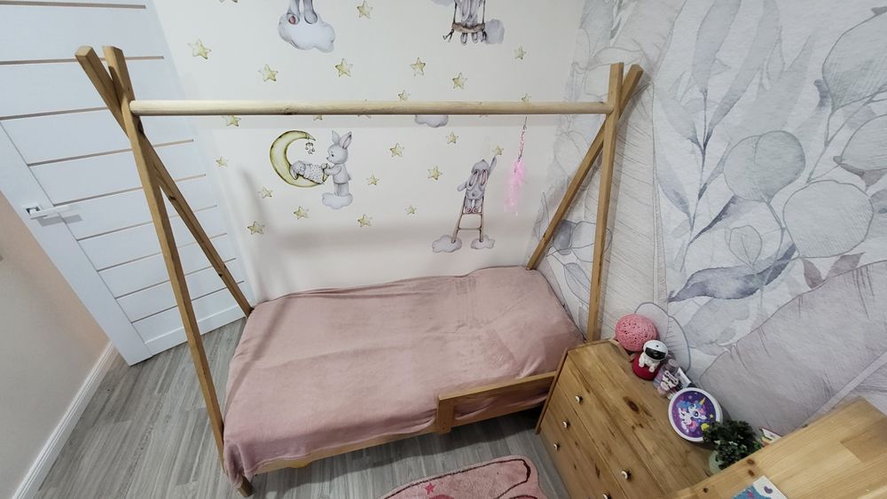 Продам комплект мебели в детскую