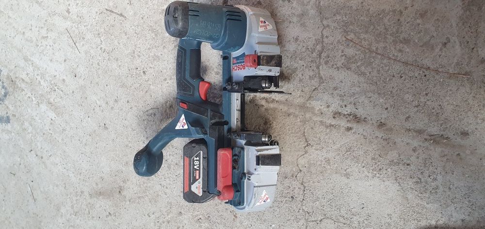 Fierăstrău cu banda Bosch GCB 18V-63