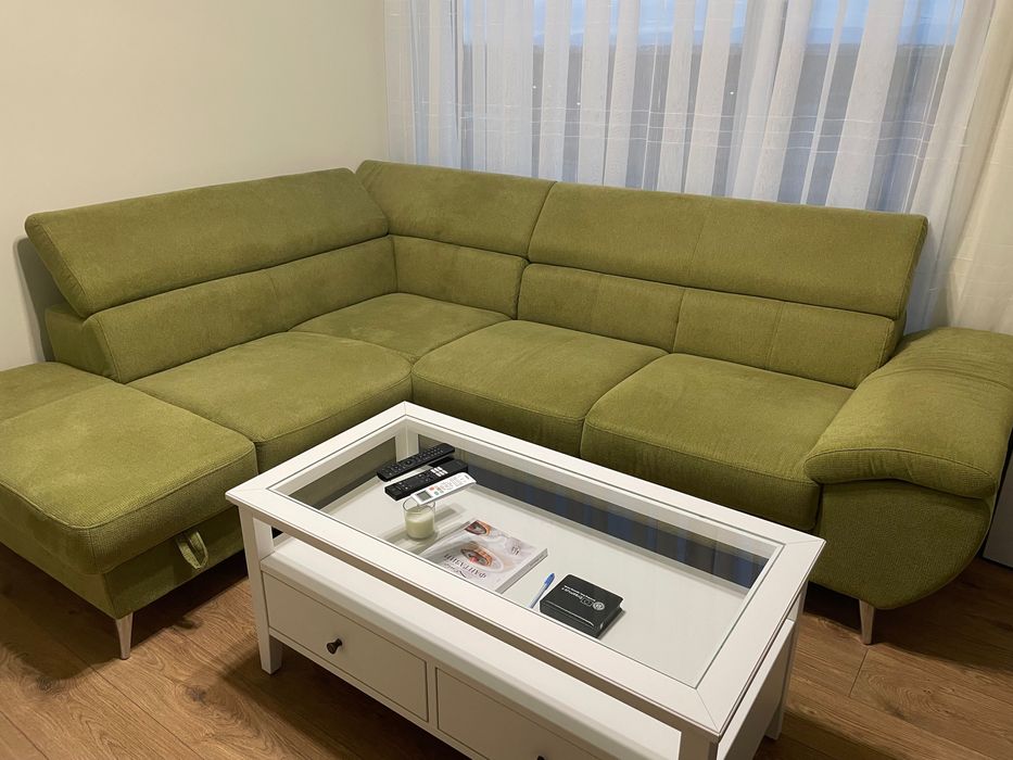 Диван и холна маса