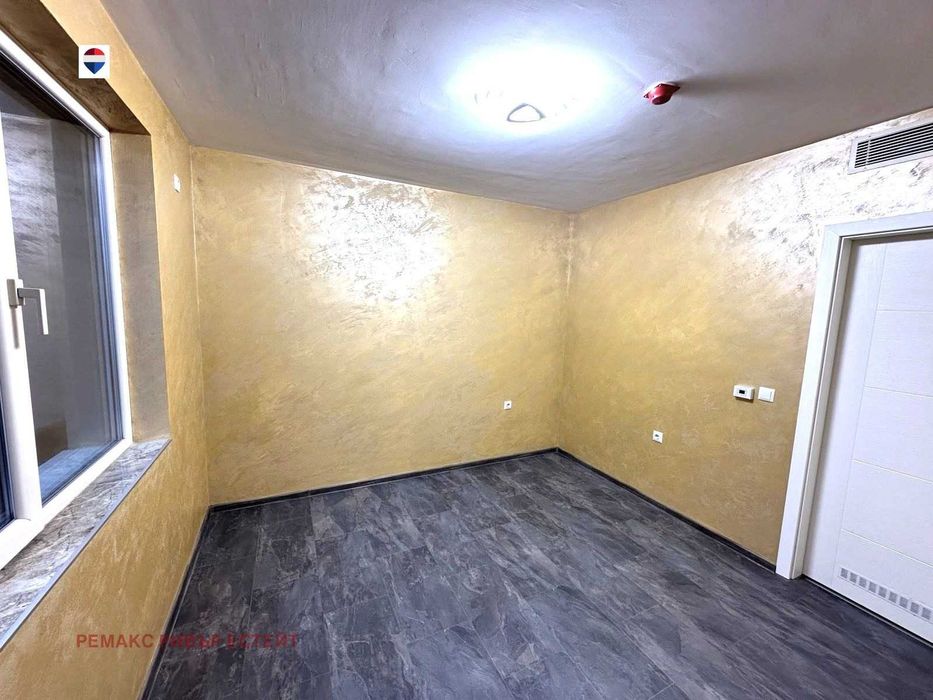 Продава се Двустаен апартамент в Русе, Център - 66 кв.м за 2120 €/кв.м - Снимка #7