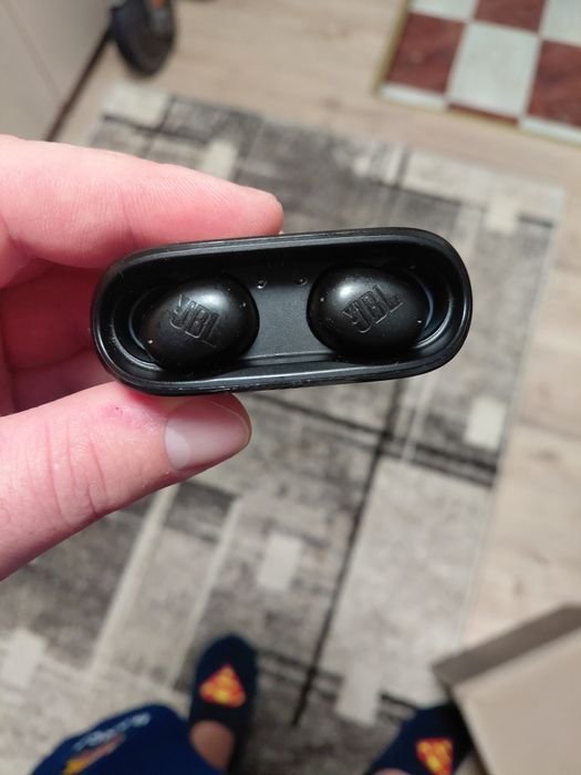 Vand casti JBL   atare buna