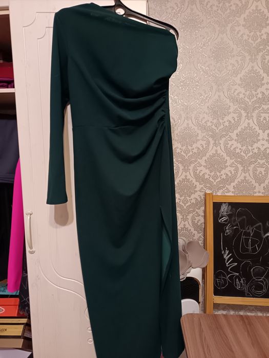 Вечернее платье на одно плечо