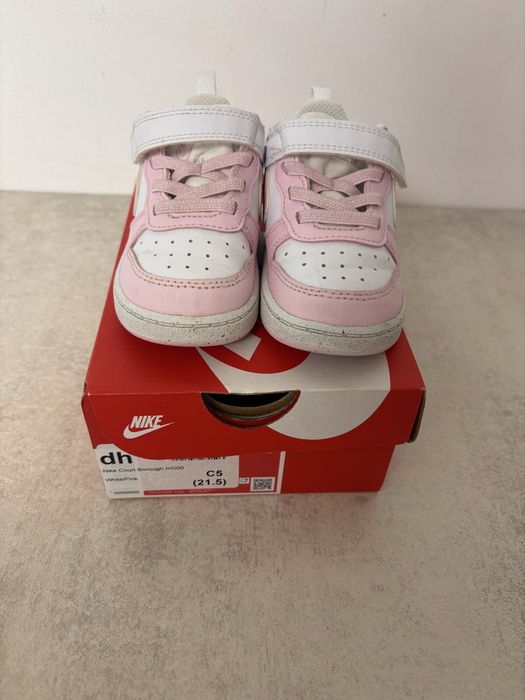 Adidasi Nike marimea 21.5 in stare foarte buna