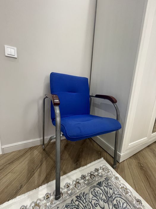 Стулья синие мягкие