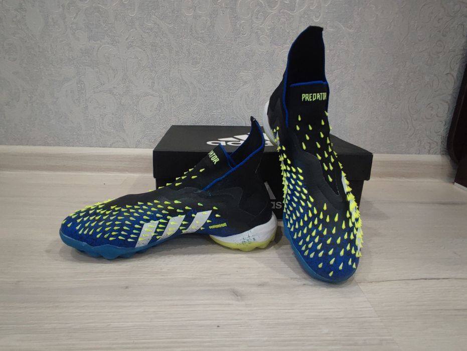 Бутсы (сороконожки)