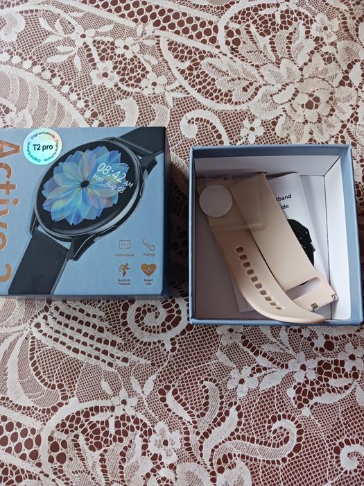 Смарт часовник със сменяема каишка