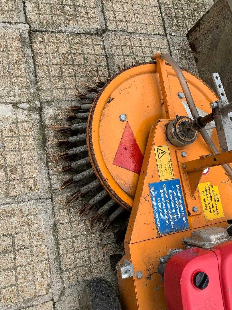 Машина за почистване от трева на тротоари и павета. Професионална. гр ...