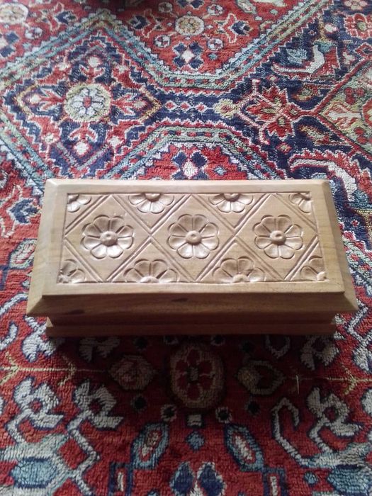 Продавам  кутия за бижута