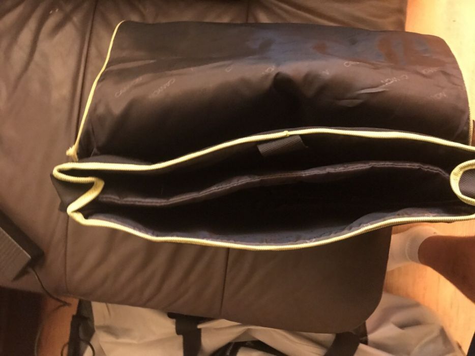 Geanta laptop. Calculator