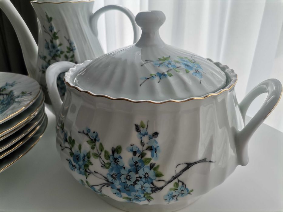 Красив комплект с позлата - стар български порцелан