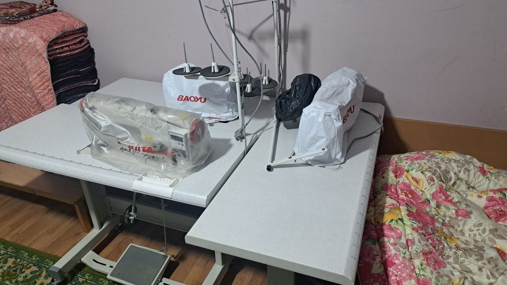 Продаются 2 швейные машины и 1 аверло всё в месте