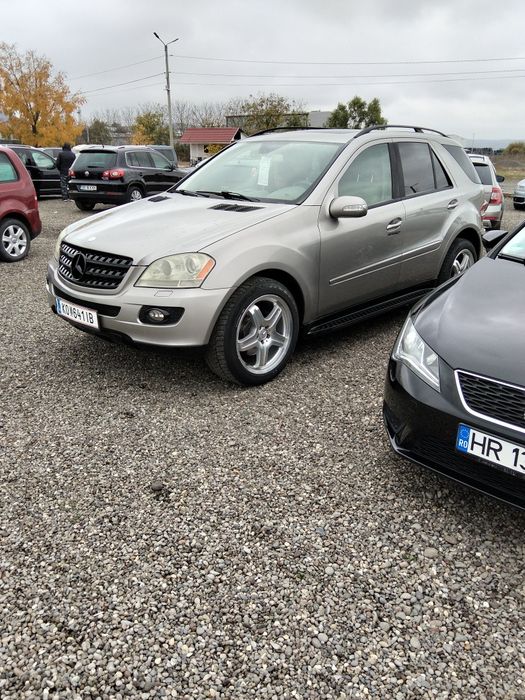 Vând Mercedes Benz ML350