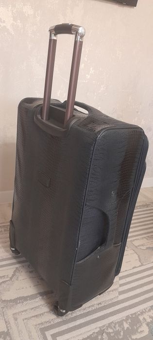 Чемодан с колёсиком