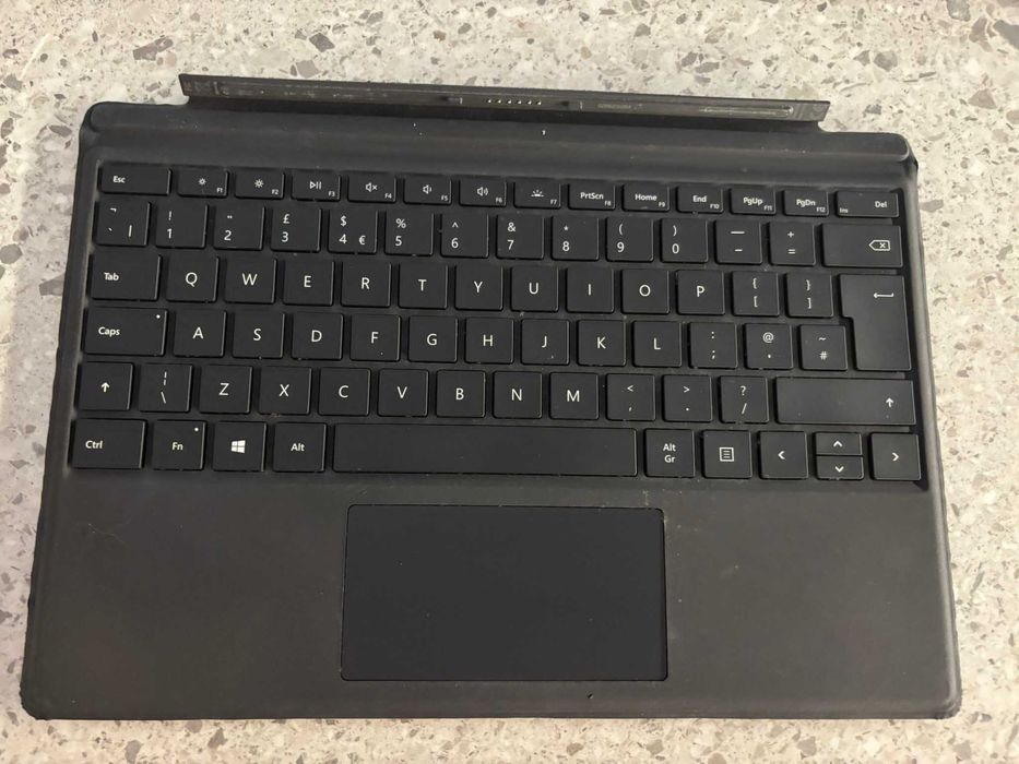 Microsoft Surface Pro + Type Cover + Surface Pen + Зарядно