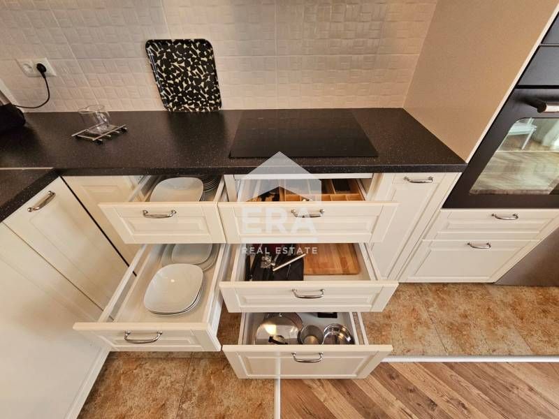 Дава се под наем Тристаен апартамент в Варна, Цветен квартал - 114 кв.м за 850 € - Снимка #1