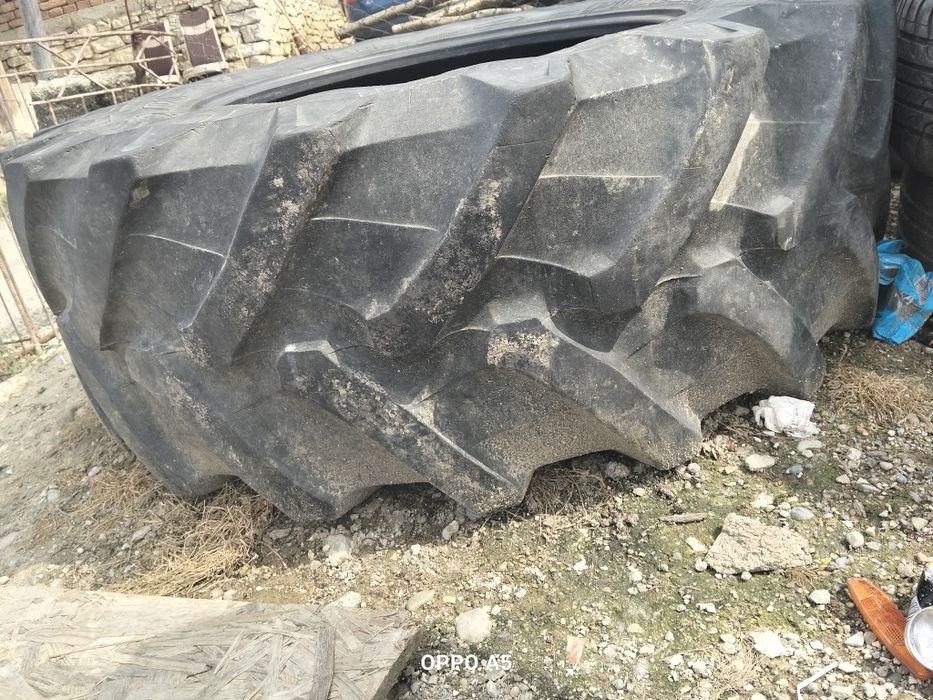 Vând  o pereche de cauciucuri de tractor