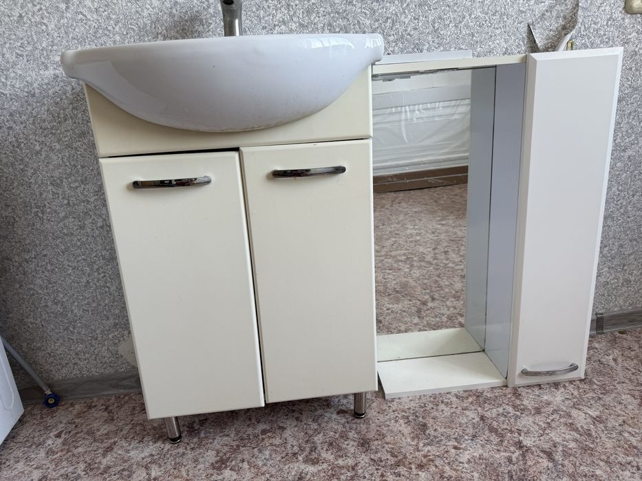 Бу раковина с тубой и шкафом