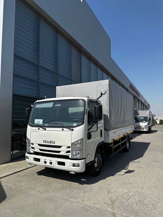 ISUZU NPR75K – Бортовой автомобиль с тентом