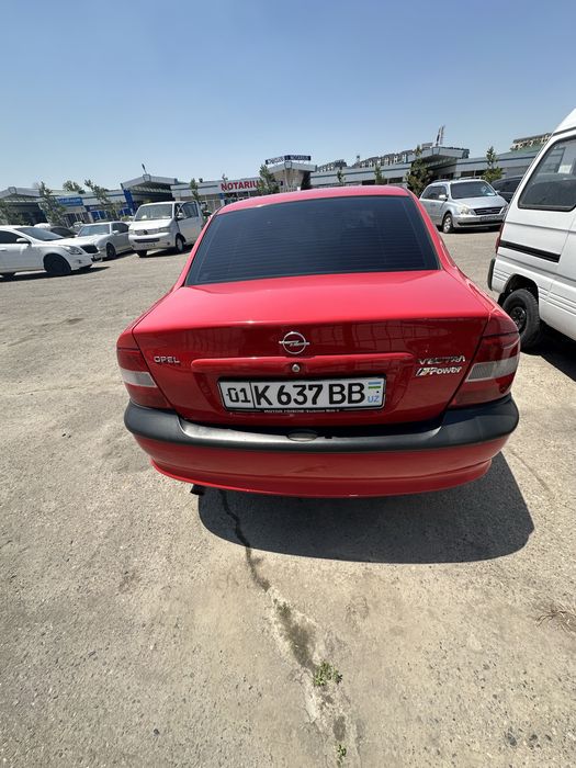 Avtomobil Opel Vectra.