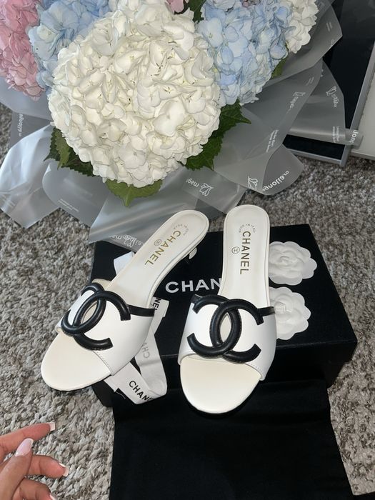 Saboti Chanel piele naturala pe stoc-26 de cm