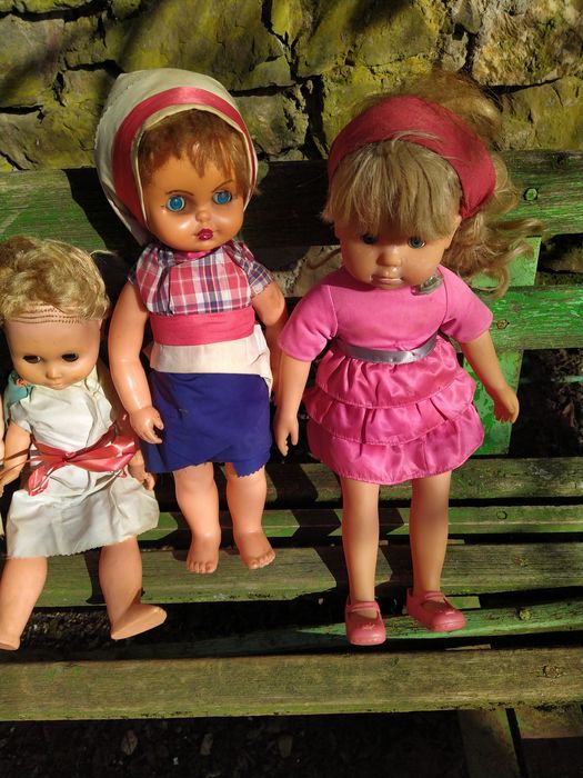 Стари детски кукли и стара детска количка за кукли