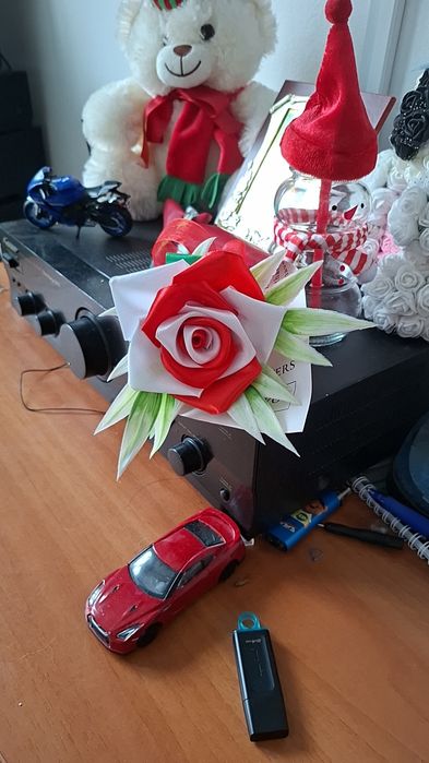 Buchete din trandafiri de satin