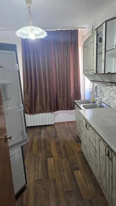 Inchiriez apartament 2 camera.