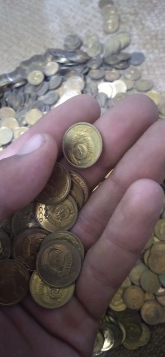 Numizmatika uchun SSSR ko'krak nishonlari sotiladi. 1000 dona tangalar