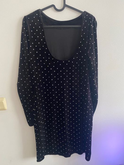 кадифена вечерна рокля с камъни