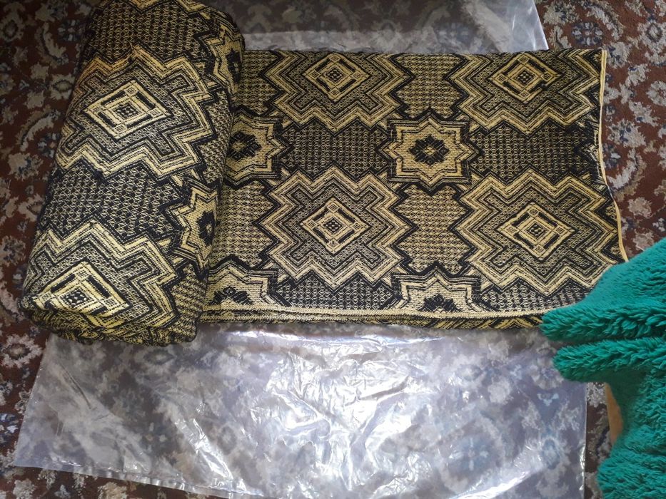 Килим жълто и черно