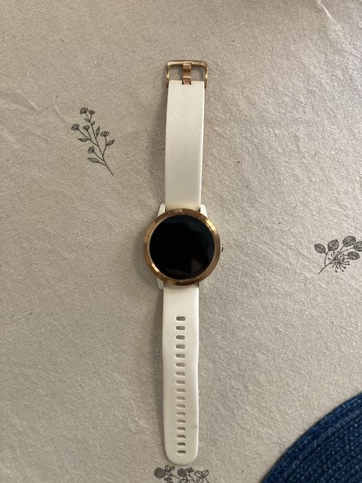 Часовник Garmin Vivoactive 3