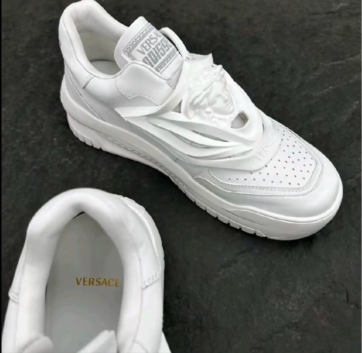 Vand versace odissea white noi, cu curtie. Marimi de la 37 la 46