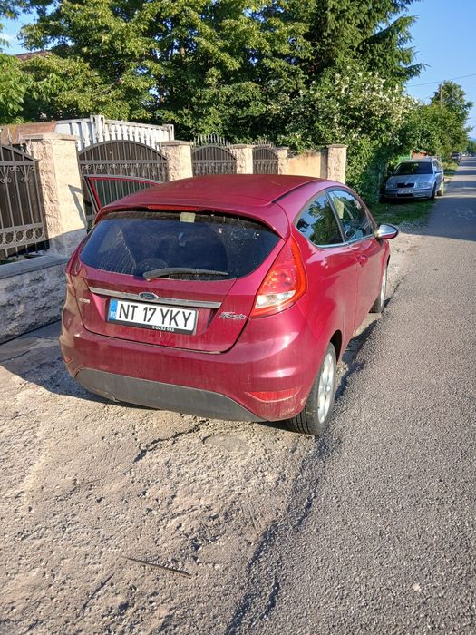 Vând Ford Fiesta
