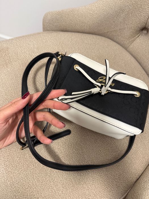 Оригинална чанта GUESS