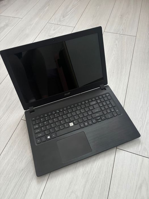 Vând laptop pentru piese sau pentru a fi folosit!