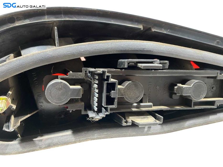 Stop Tripla Lampa Dreapta de pe Aripa Caroserie Renault Laguna 1 1994 - 2001 [L6432]