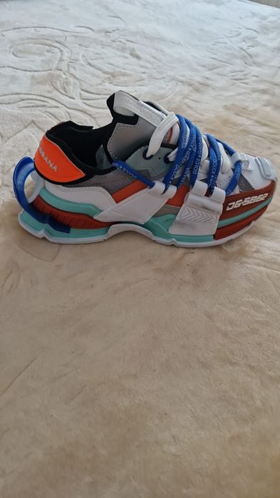 Adidași dama , duble șireturi,un model superb