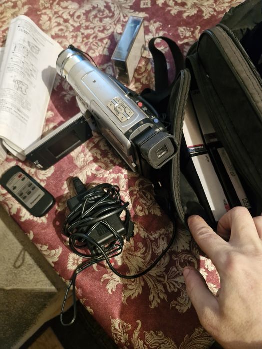 Видеокамера продам срочно