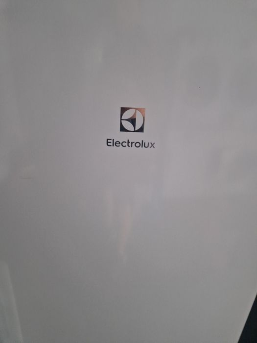 Хладилник с фризер Electrolux A++ 153 см