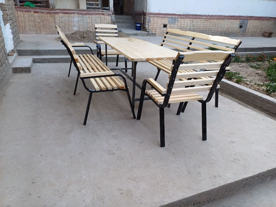 Dachniy stol stullar bor