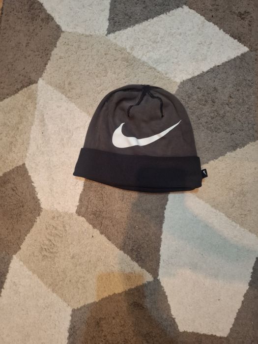 Caciula nike neagra